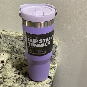 New in box Stanley Ice flow 30oz